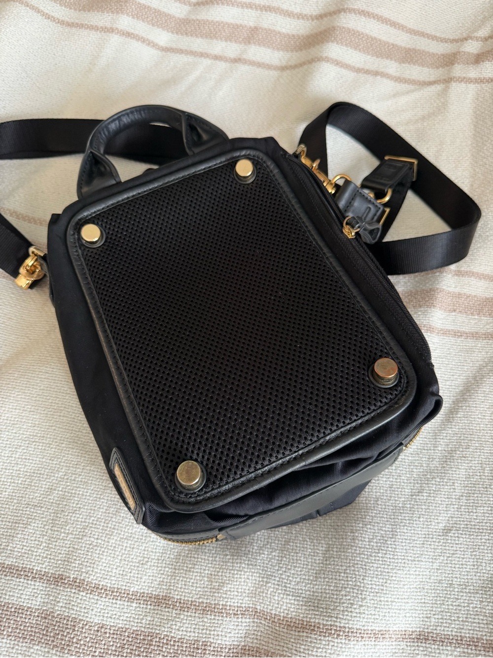CARAA studio 2 mini crossbody in black and gold - Picture 2 of 4